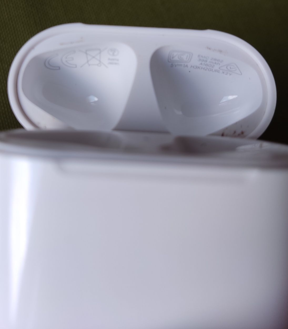 Кутийки за AirPods A1602 от Apple