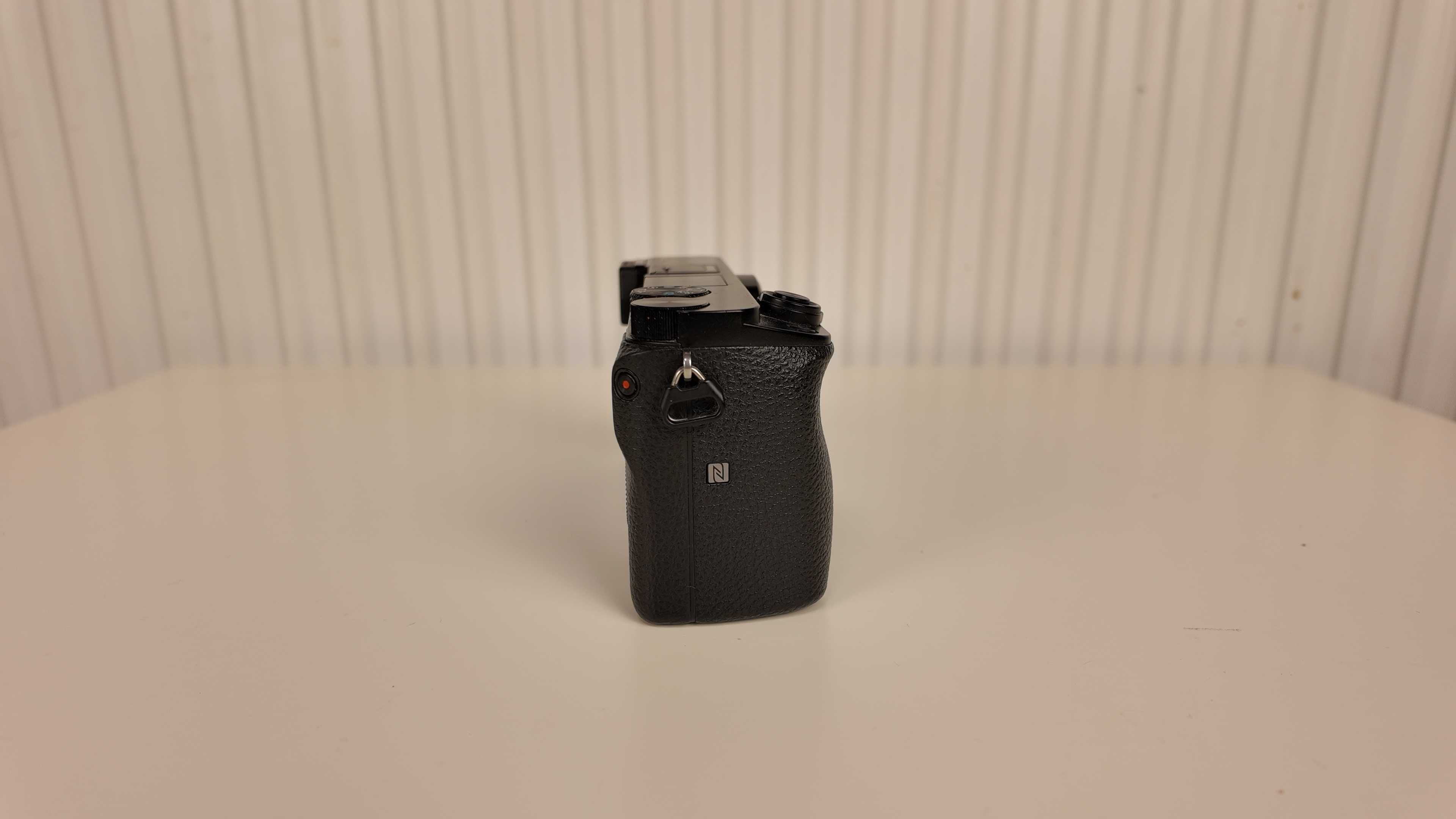 SONY A6000 + ОБЕКТИВИ в добро състояние!!! /ПРОДАВАТ СЕ И ОТДЕЛНО/