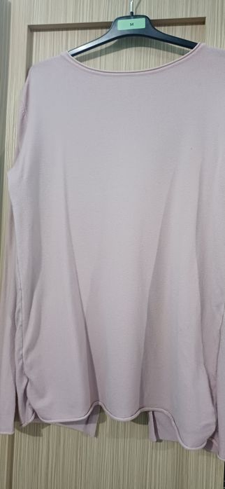 Vând bluza dama roz pal cu dantela neagra la,spate