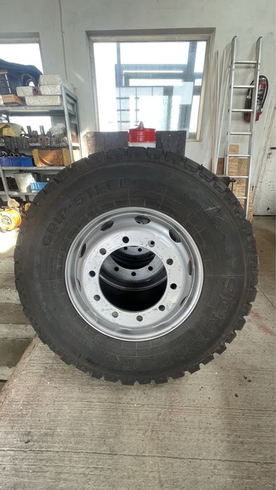 Cauciucuti cu jante pentru camion