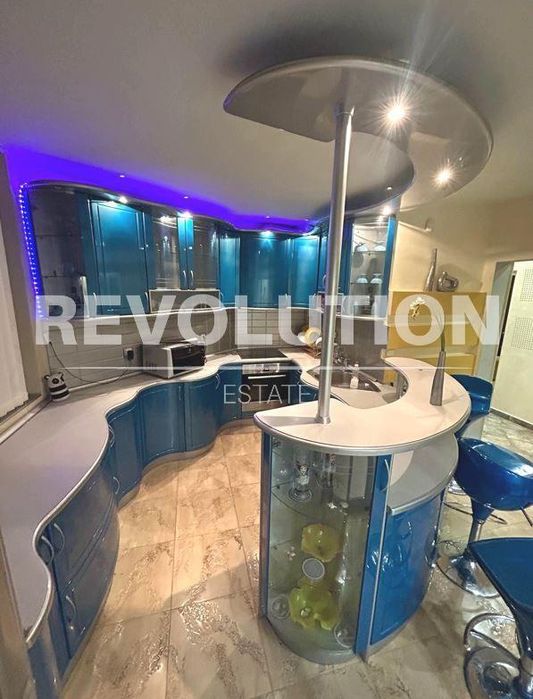 Дава се под наем Четиристаен апартамент в Варна, ХЕИ - 110 кв.м за 650 € - Снимка #1