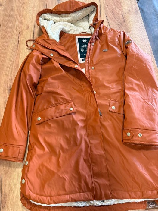 На вашето внимания много стилно дамско на renwear М размер