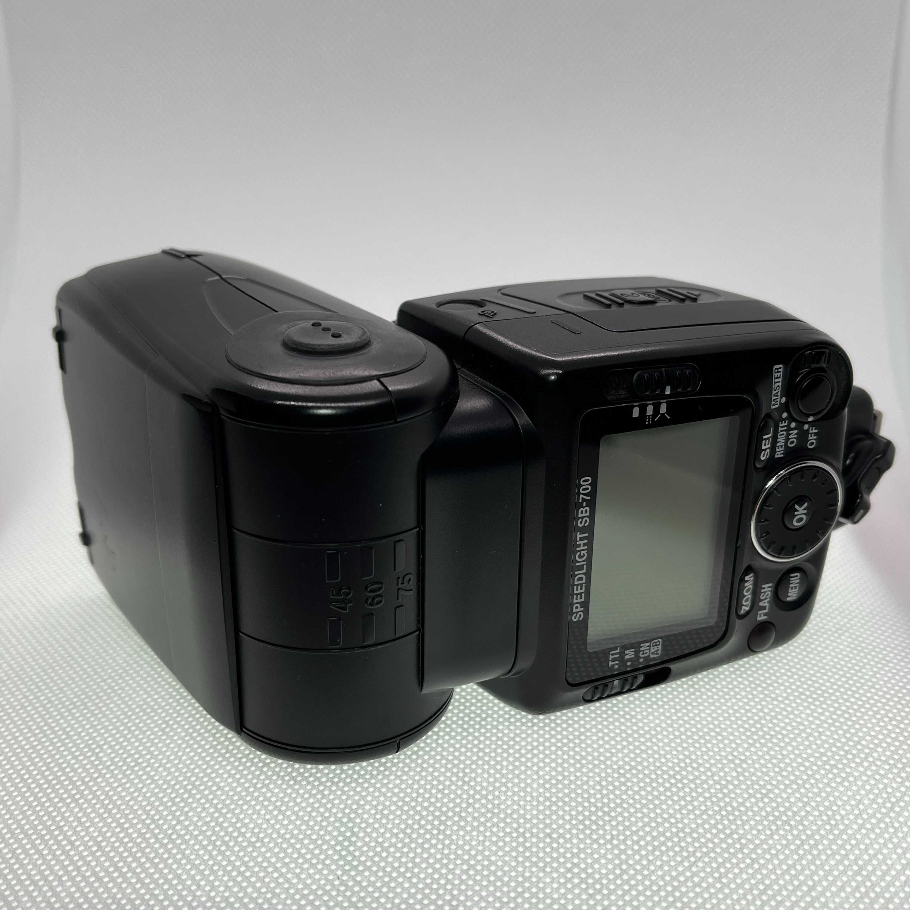 Вспышка  Nikon Speedlight SB-700