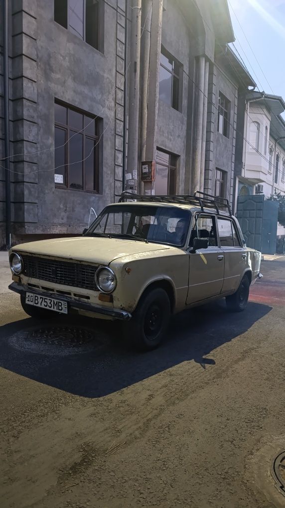 vaz 21011 sotiladi