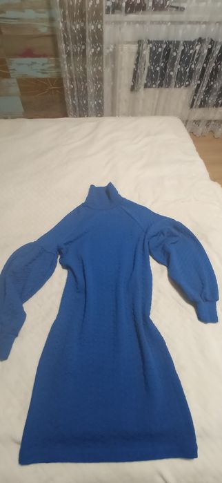 Плътна рокля в кралско синьо