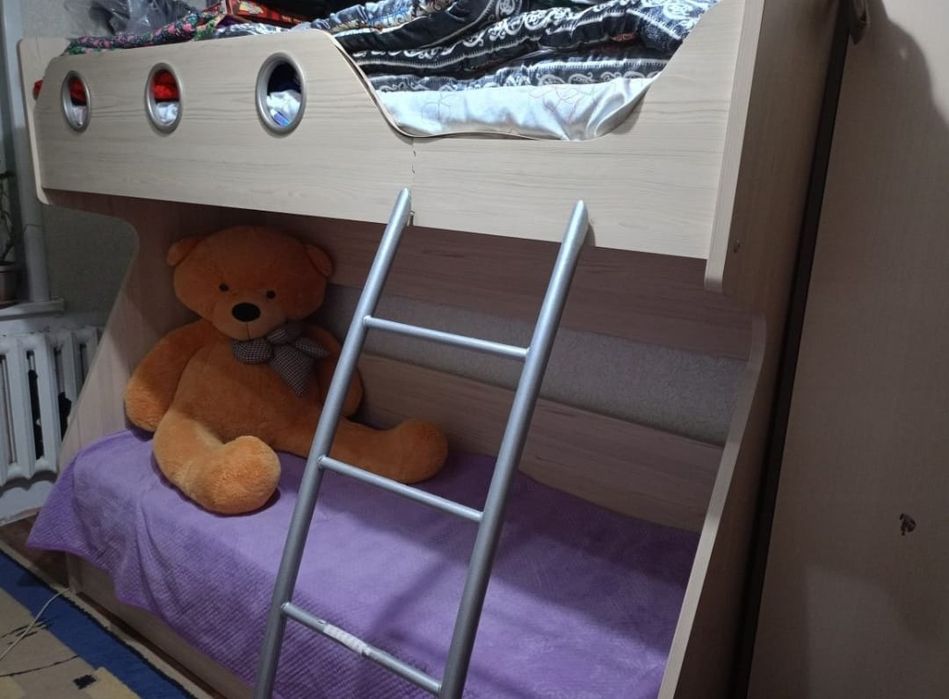 Продам 2-ух ярусную кровать
