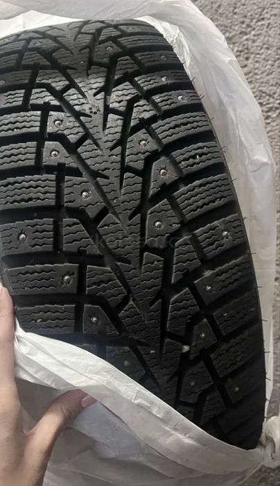 Продам резину Maxxis 205/55/16 зимние, шипованные