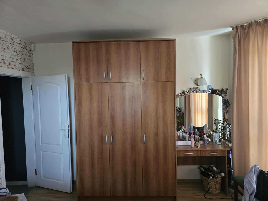 Гардероб (трикрилен) + Надстройка + тоалетка с огледало