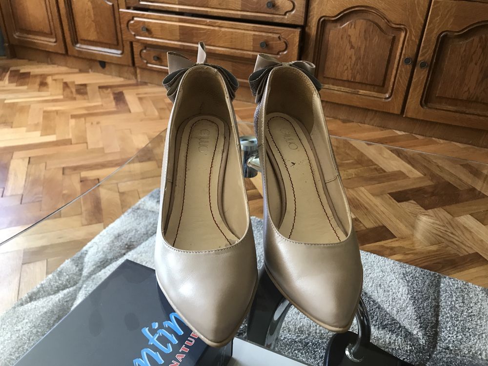 Pantofi stiletto nude