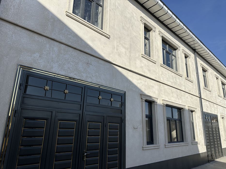 Коттедж сотилади 200кв.м пишган гиштдан солинган киёт махалласинда