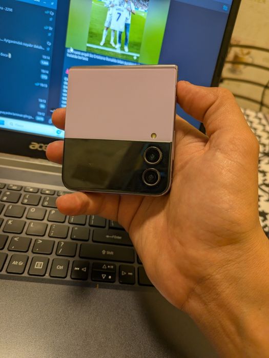 Samsung Galaxy Z Flip4 - среднем состояние 8/128 имей зарегистрирован