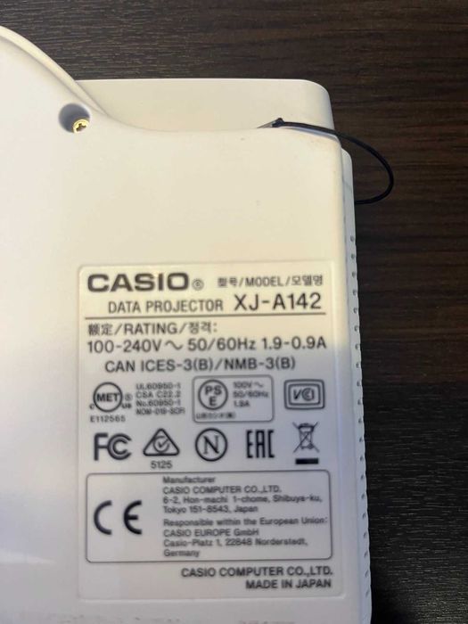 Лазерен проектор CASIO XJ-A142