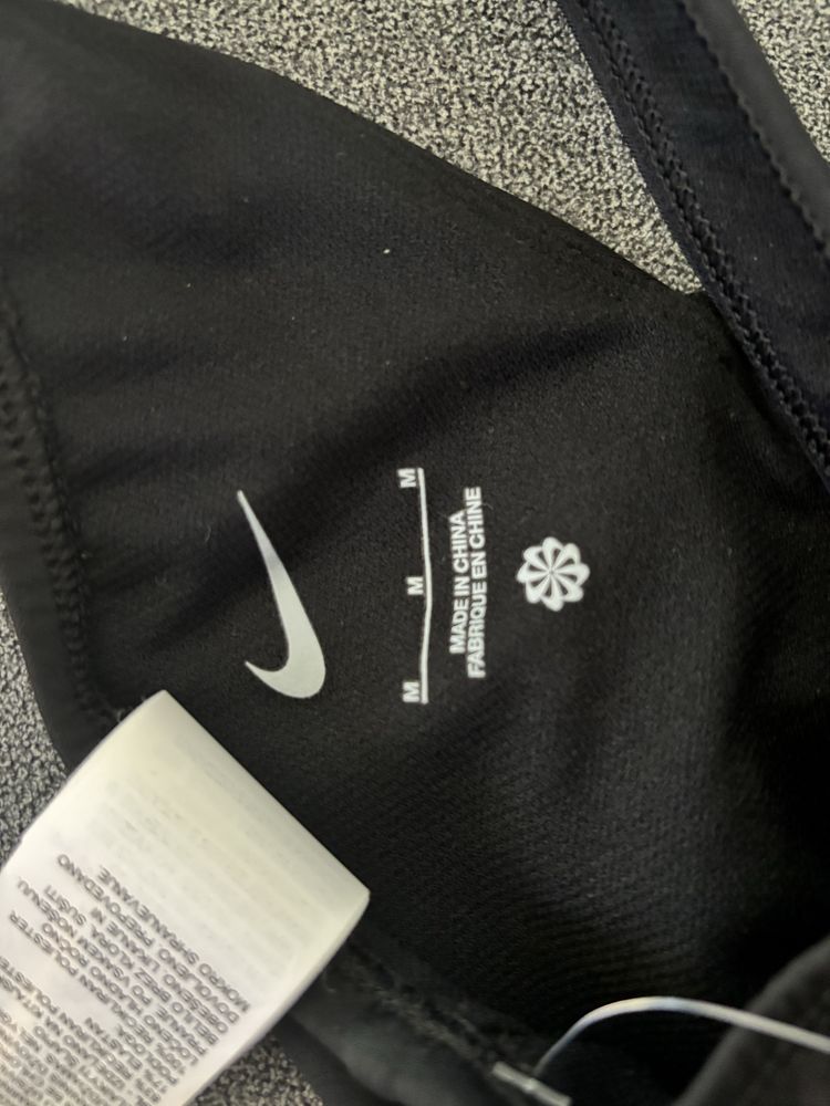 Nike бански М размер,може би леко умален.