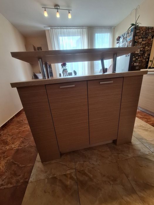 Кухненски остров/бар 
Височина 115 см., ширина 120 см. , дълж