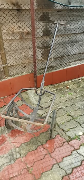 Scară metalică 3. metri lungime cărucior pentru butelie 100 de lei.
