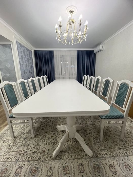 Стол со стульями