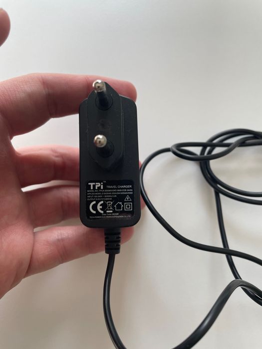 Vand incarcatoare si cabluri pentru telefoane mobile sau tablete