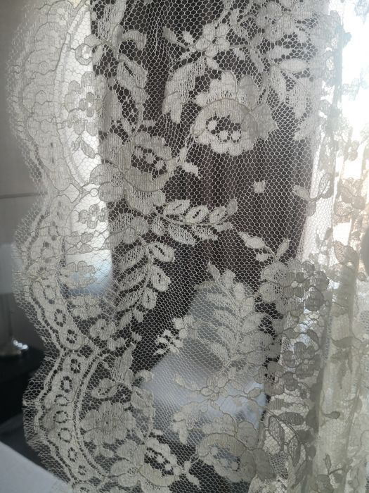 Perdele din dantela alb-crem