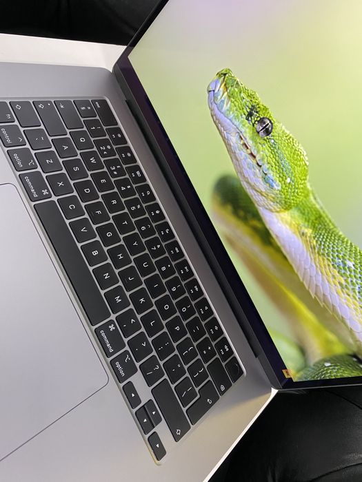 MacBook Air 15,3-inch / M2 / 8 Gb RAM / 256 GB / Space Gray / Ca nou