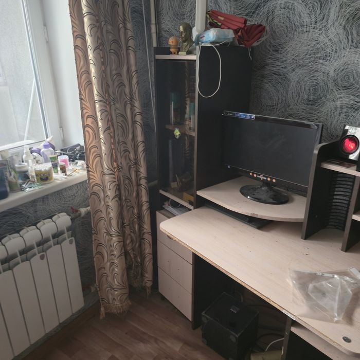 Продам компьютерный стол