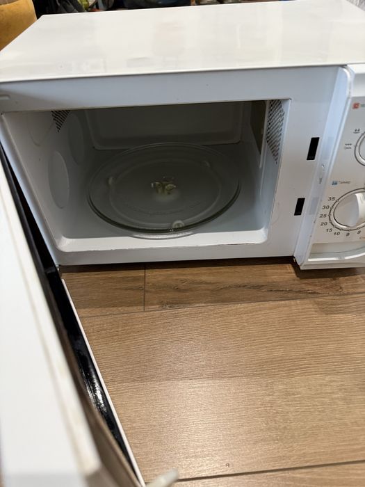 Продам микроволновку все работает