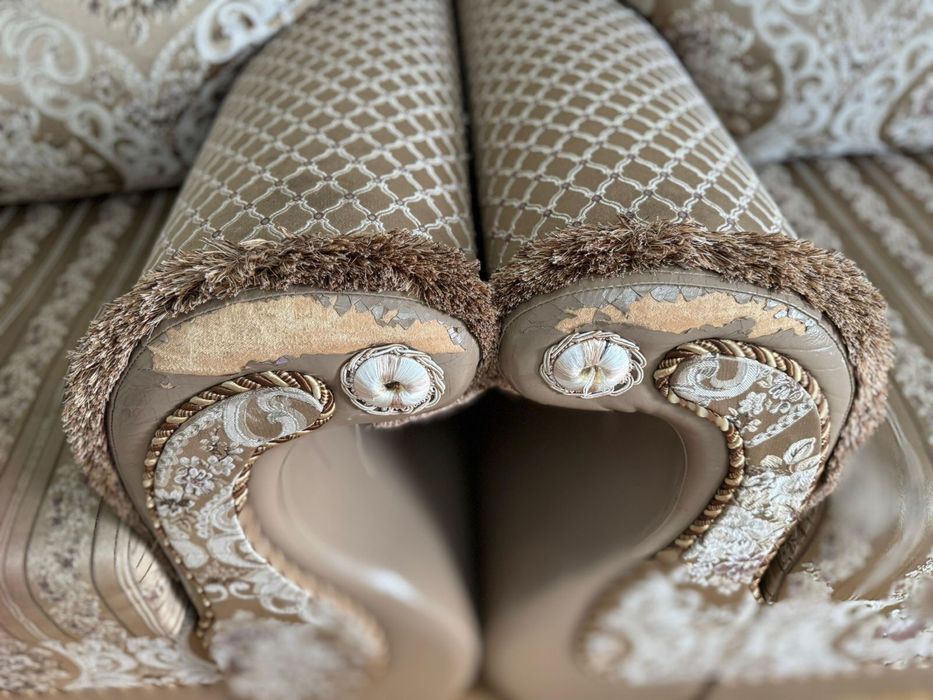 Диван с креслом и сервант