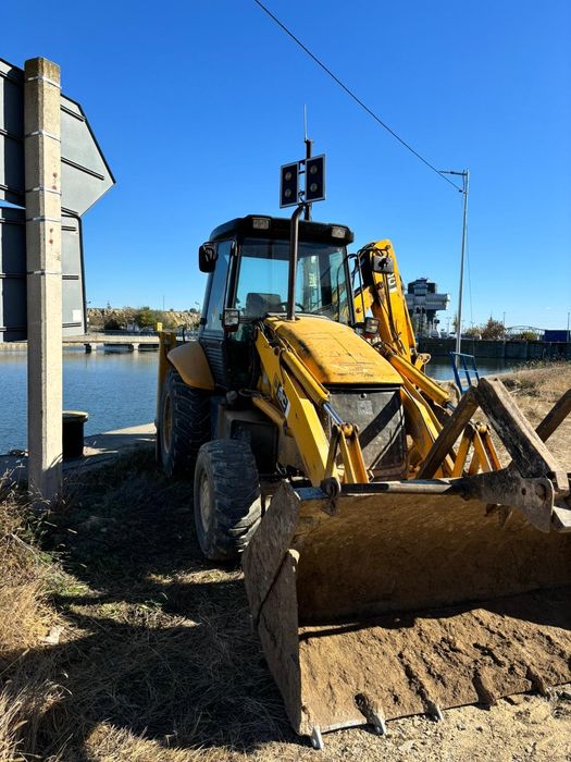 Buldoexcavator JCB