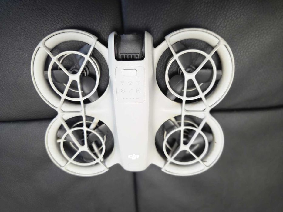 Drona DJI NEO – 3 baterii, Hub incarcare, carcasa transport, accesorii