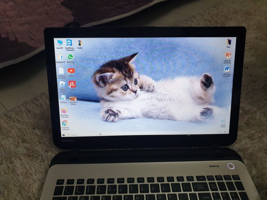 Vând laptop Toshiba