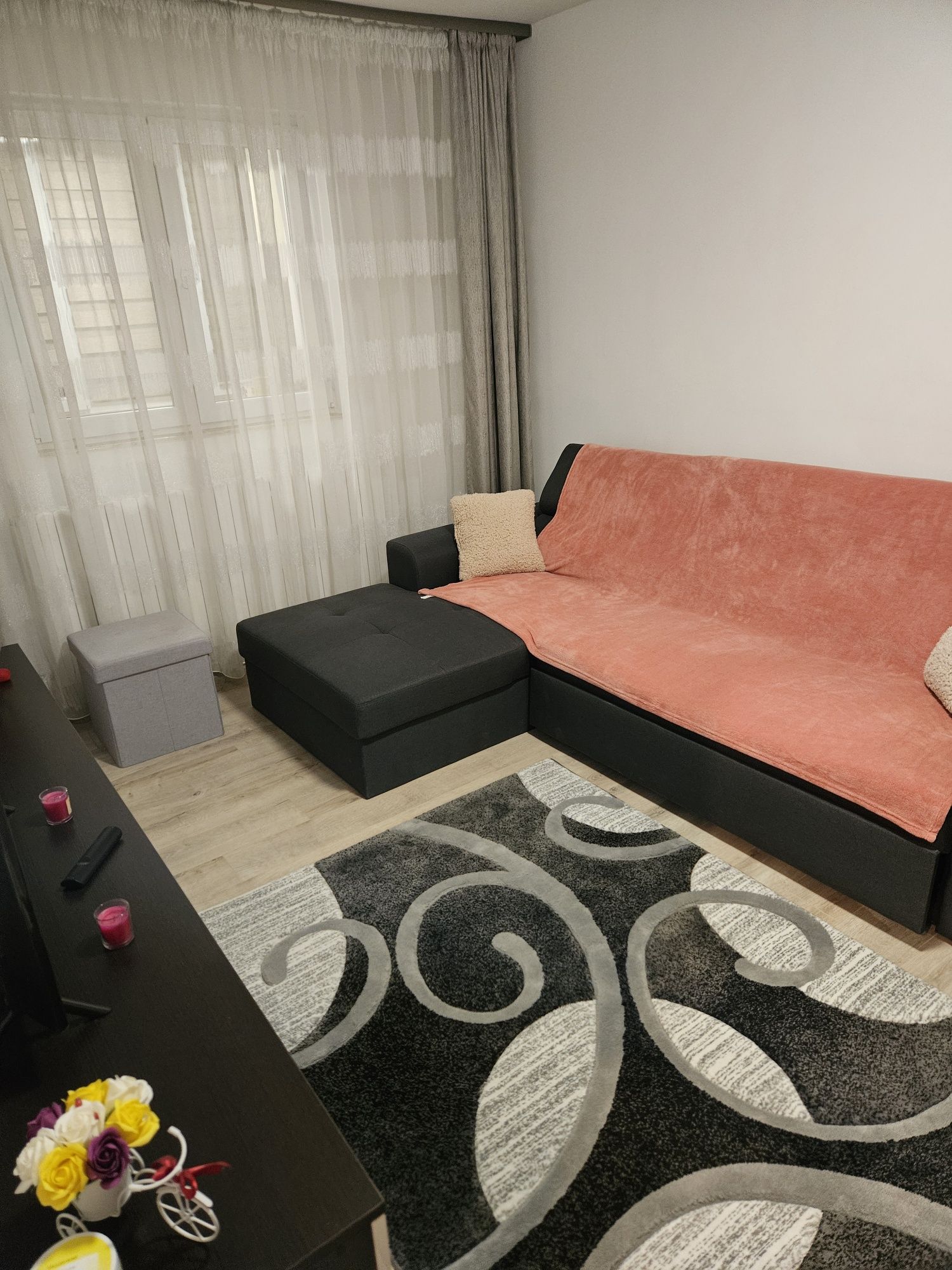 Închiriez apartament