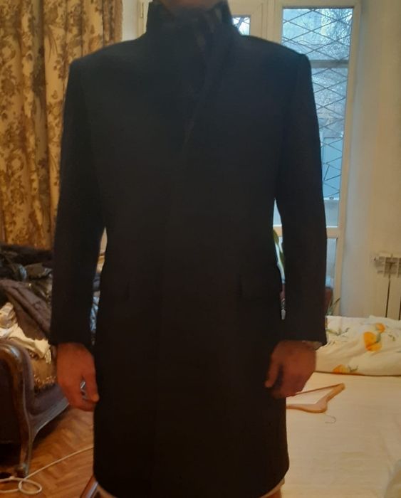 Пальто  брендовое Италия 100% я верблюжья  шерсть  52 размера