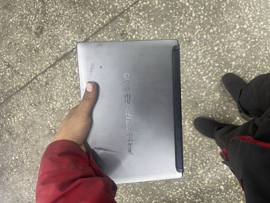 Noutbook acer sotiladi