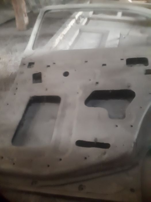 Gaz 21 volgaga orqa bir juft eshik sotiladi Газ 21 Волга га орка ешикк