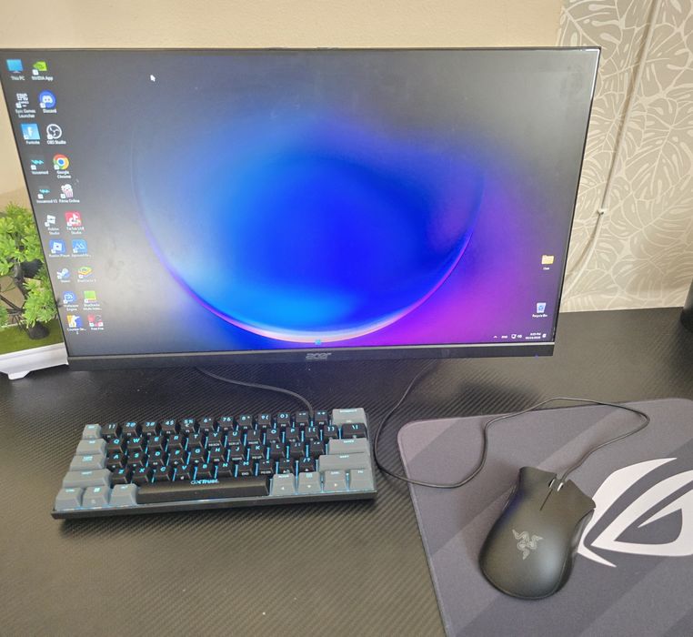 Vand pc gamaing cu complet