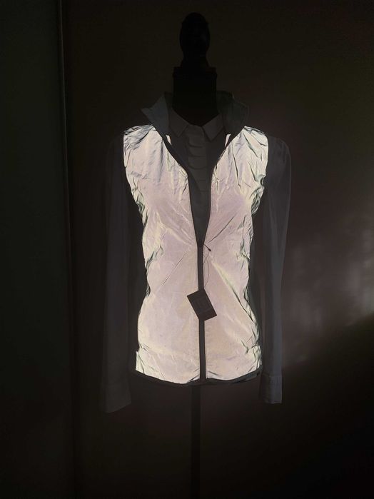 Vesta fluorescenta noua cu eticheta