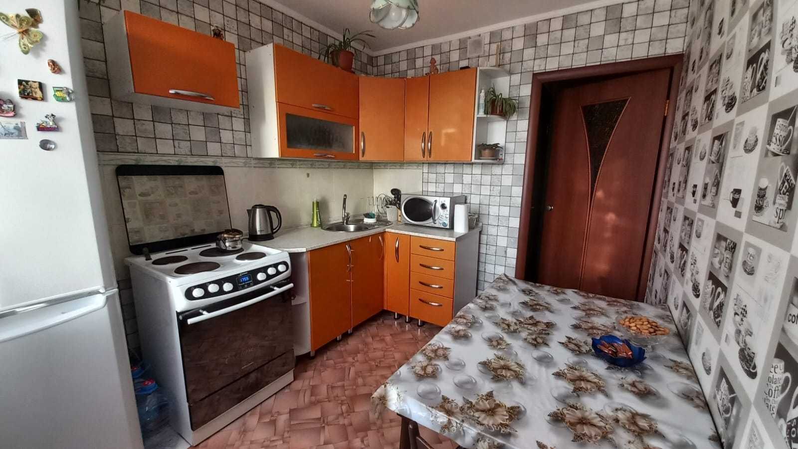 Продам 3-х УП на 8 мкр, 5/9 этаж , лифт работает