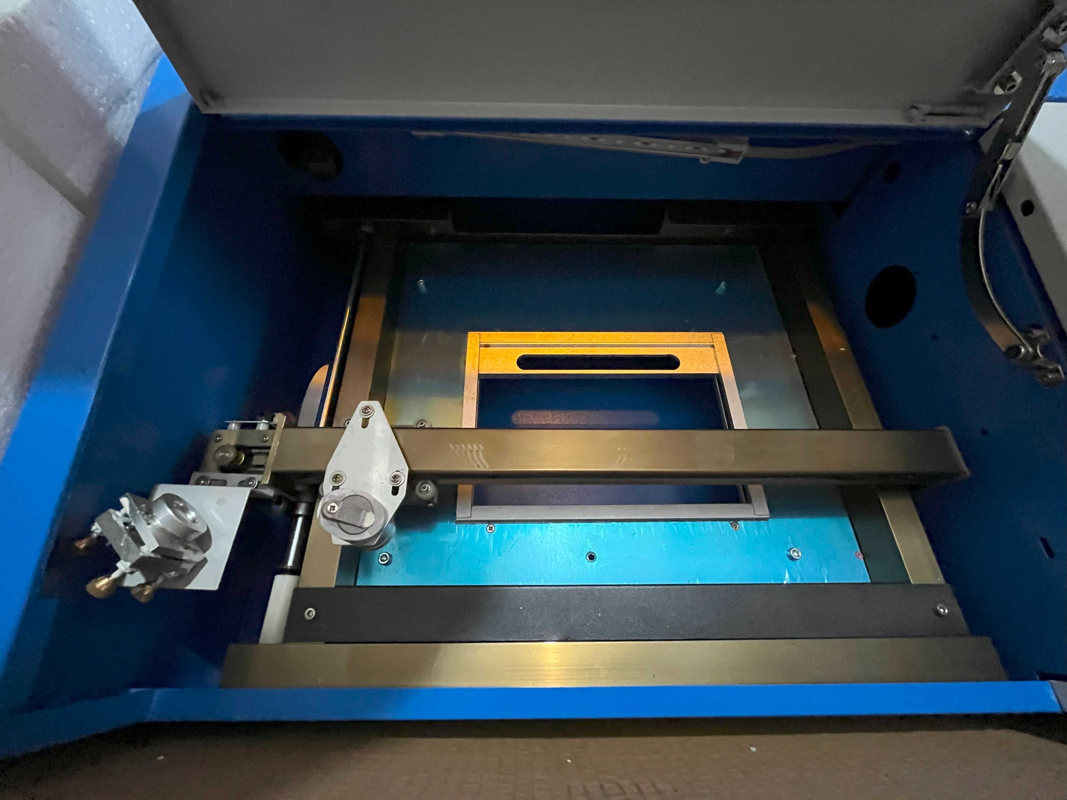 Лазерна CNC машина за гравиране и рязане. Лазер 40W