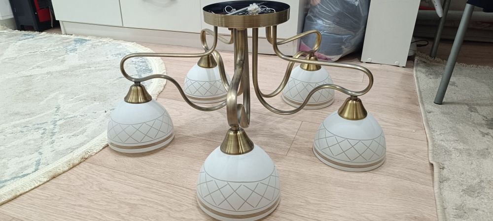 Продам люстру 5-ти рожковую