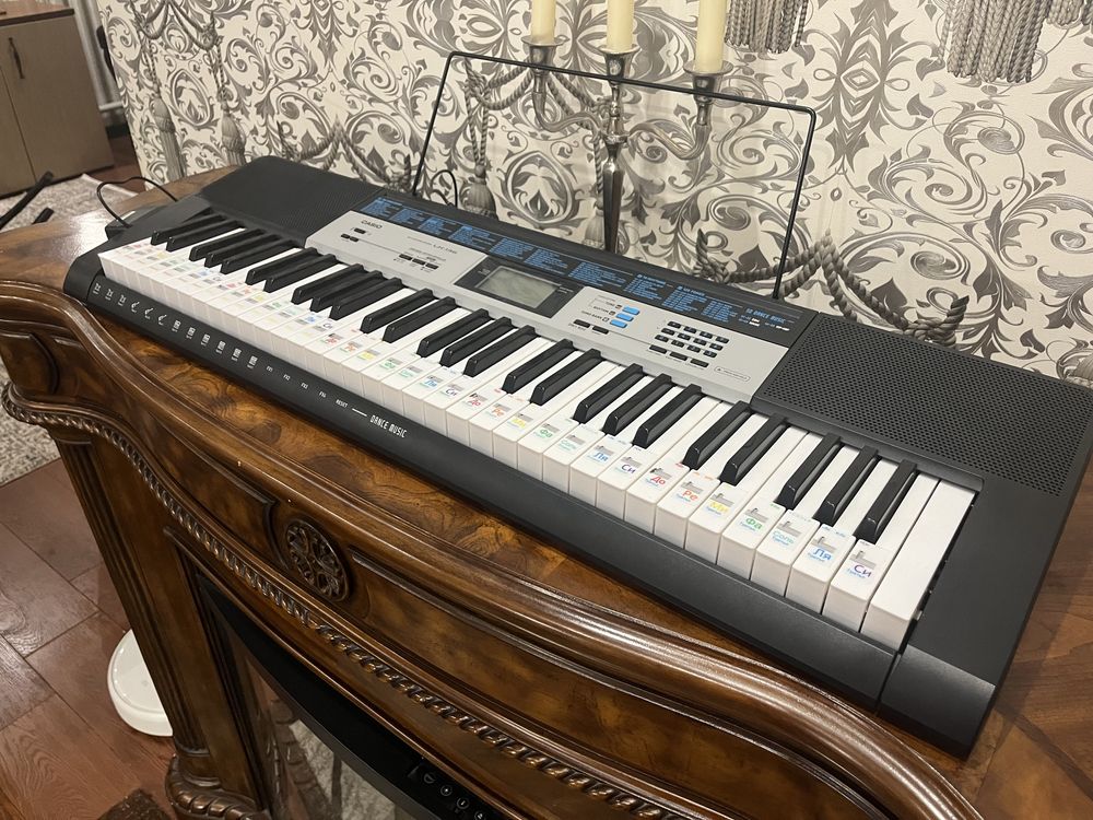 Синтезатор Casio Lk-136-k7