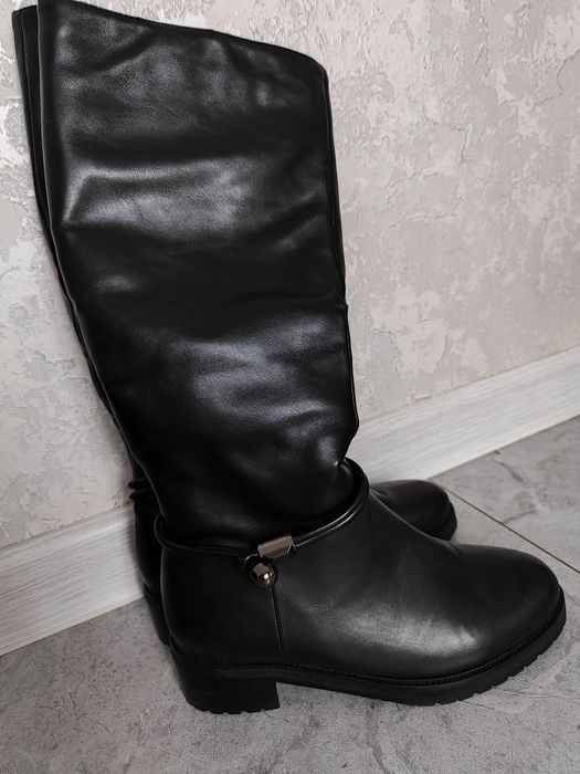 Продам зимние сапоги.