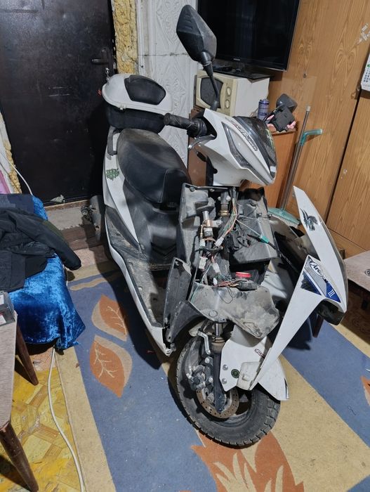 Срочно продаю мопед на запчасти  нужны деньги на  лечение