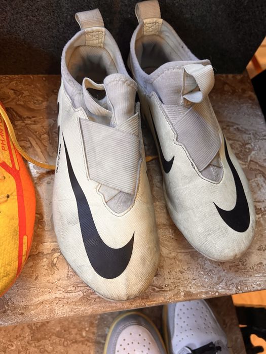 Футболни обувки бутонки и стоножки