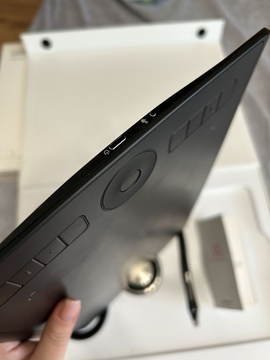 Графический планшет Wacom Intuos Pro Medium PTH-660-R