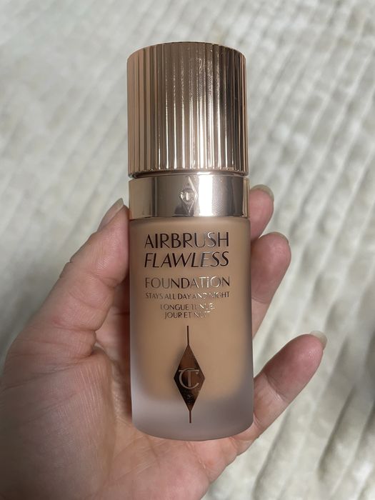 Фон дьо тен Charlotte Tilbury