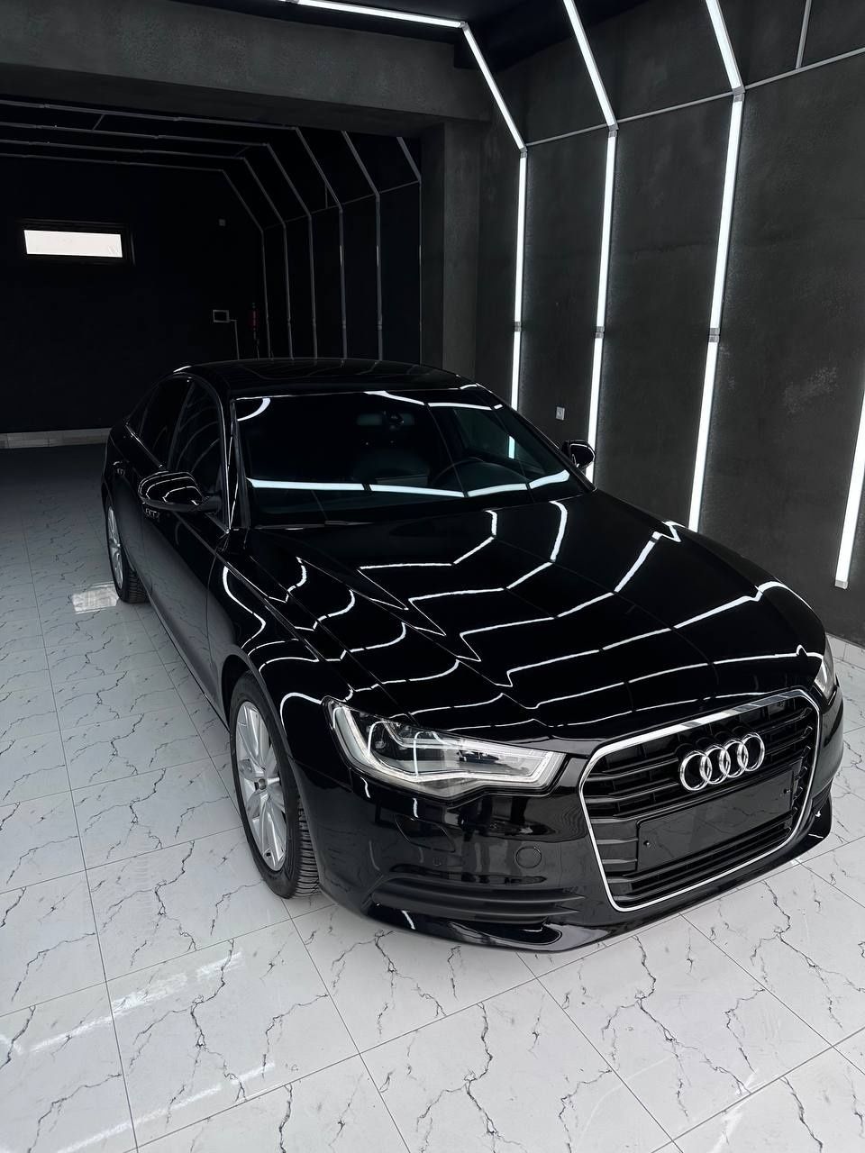 AUDI A6 qora 2,0 ТУРБО