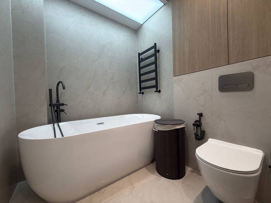 Алайский Ц-2 продается 4х комнатная 171м² авторский ремонт