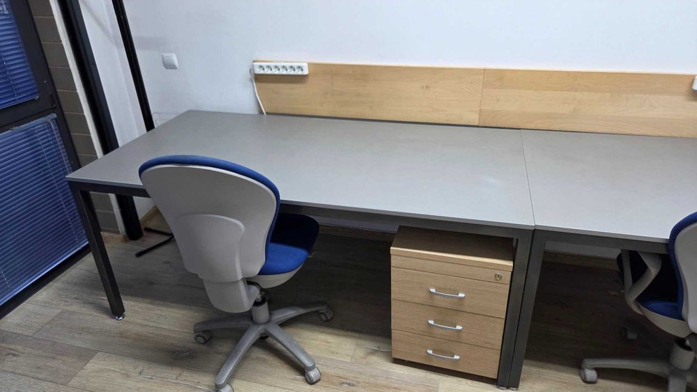 Офис Бюро, Работен стол, Посетителски стол и контейнер