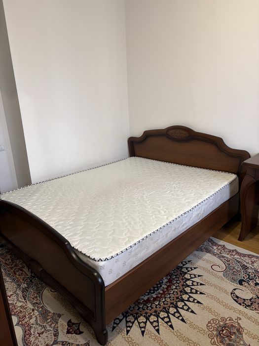 Продам спальный гарнитур: кровать, шкаф 4дв., комод, трюмо, 2 тумбы.