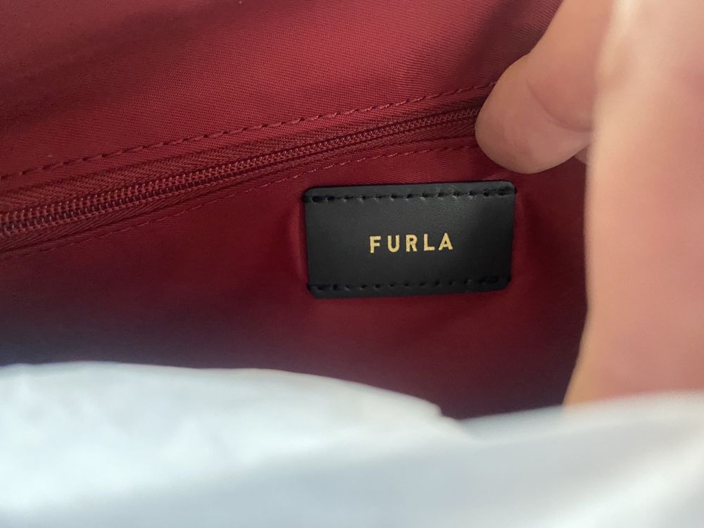 Furla Calipso S Crossbody.Новa.100% оригинал със сериен момер,всичко