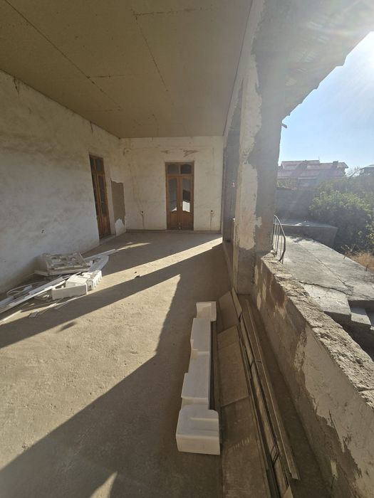 Ер участка сотилади 8,8 сотих Таунхаус курса булади 4 та Темуршох рест